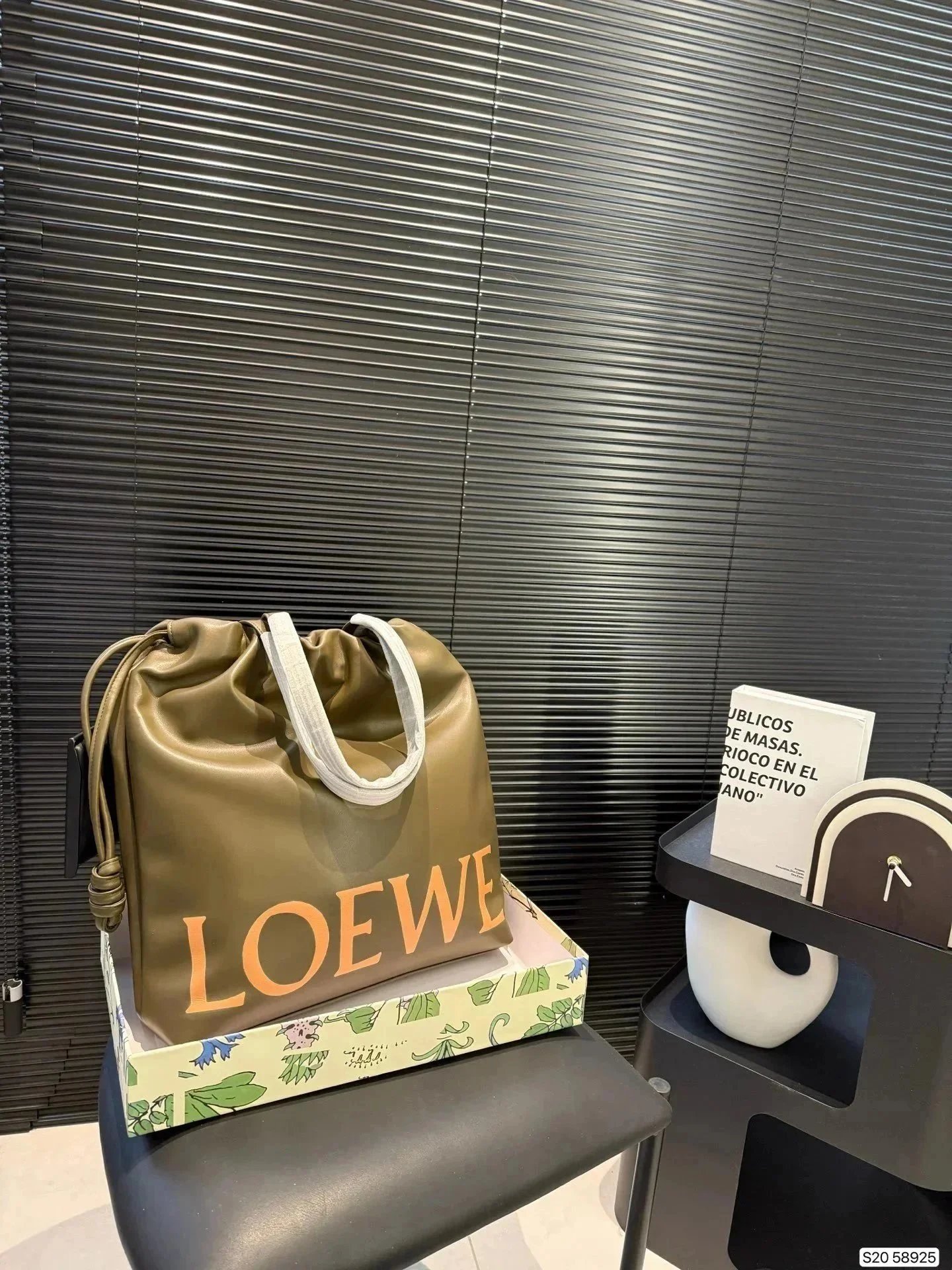 Flamenco logo tote in nappa calfskin