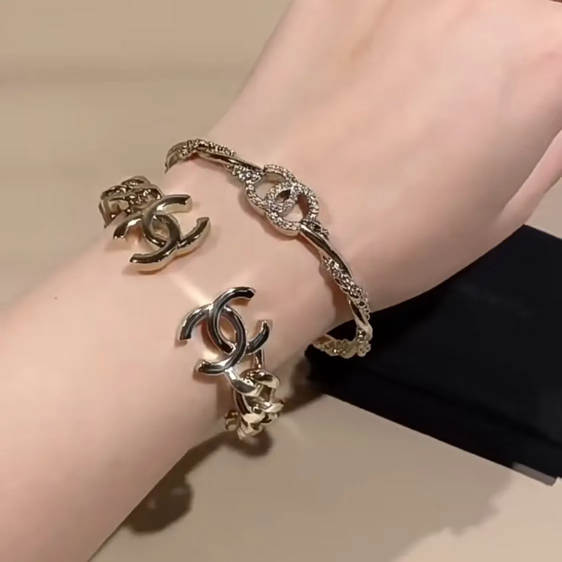 Chanel High Version Steel Seal Small Chanel Style Vintage Bracelet