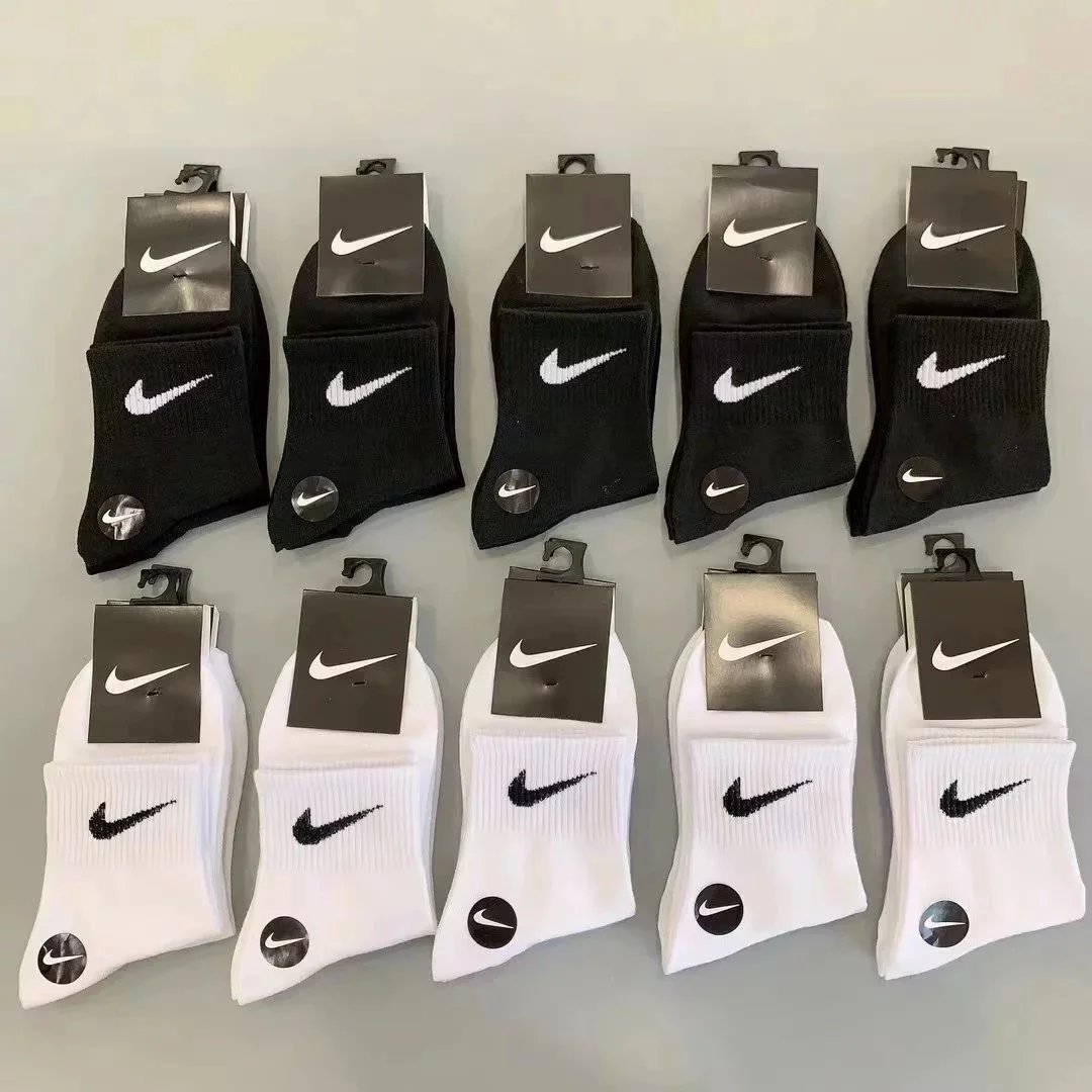 Nike Dri-FIT Crew Socks Black and White Pack