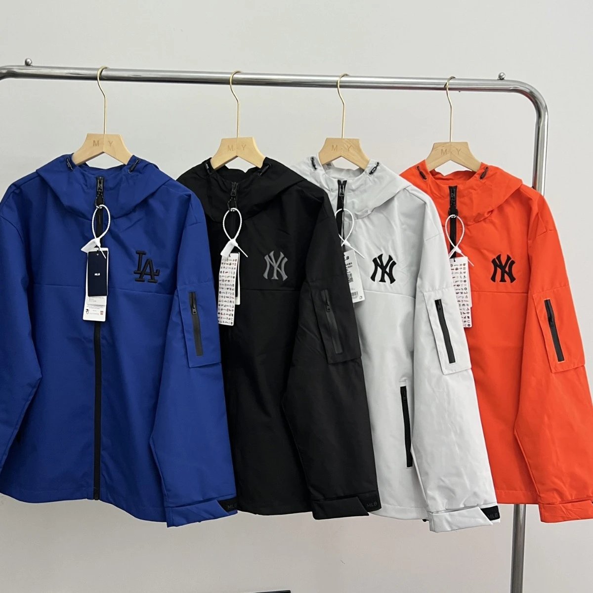 MLB New York Yankees Hooded Windbreaker Jacket for Men and Women