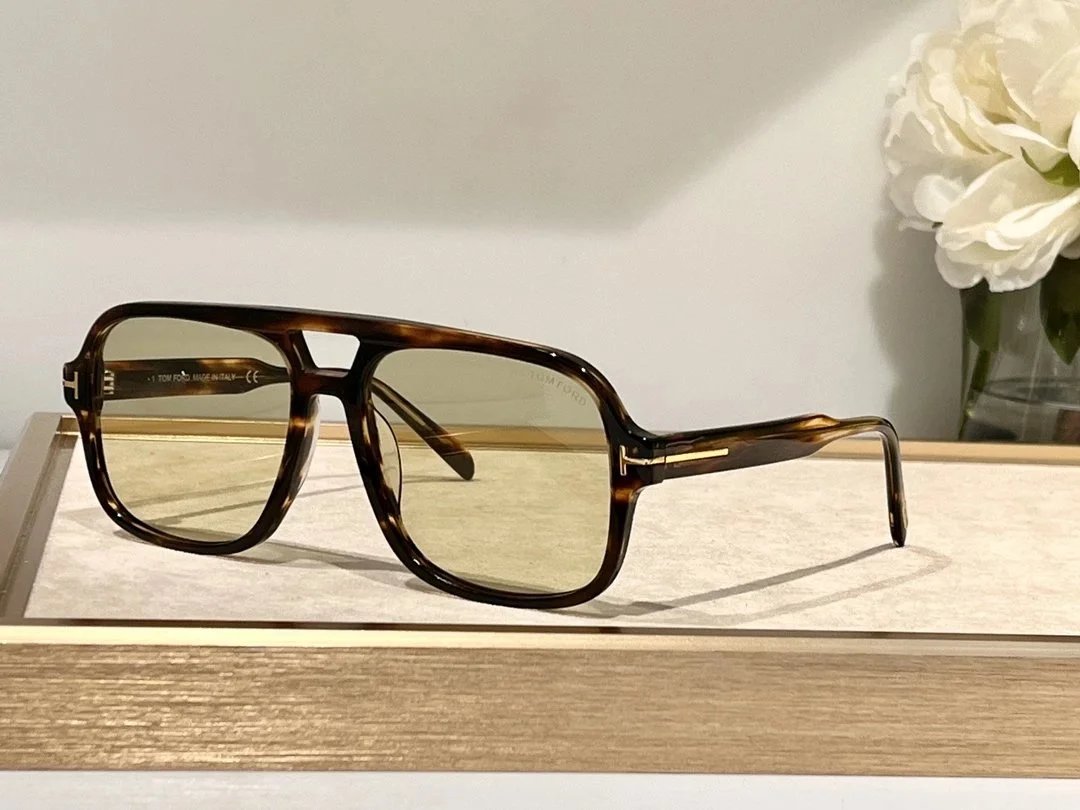 TOM FORD Aviator Sunglasses with Tortoise Frame and Green Lenses